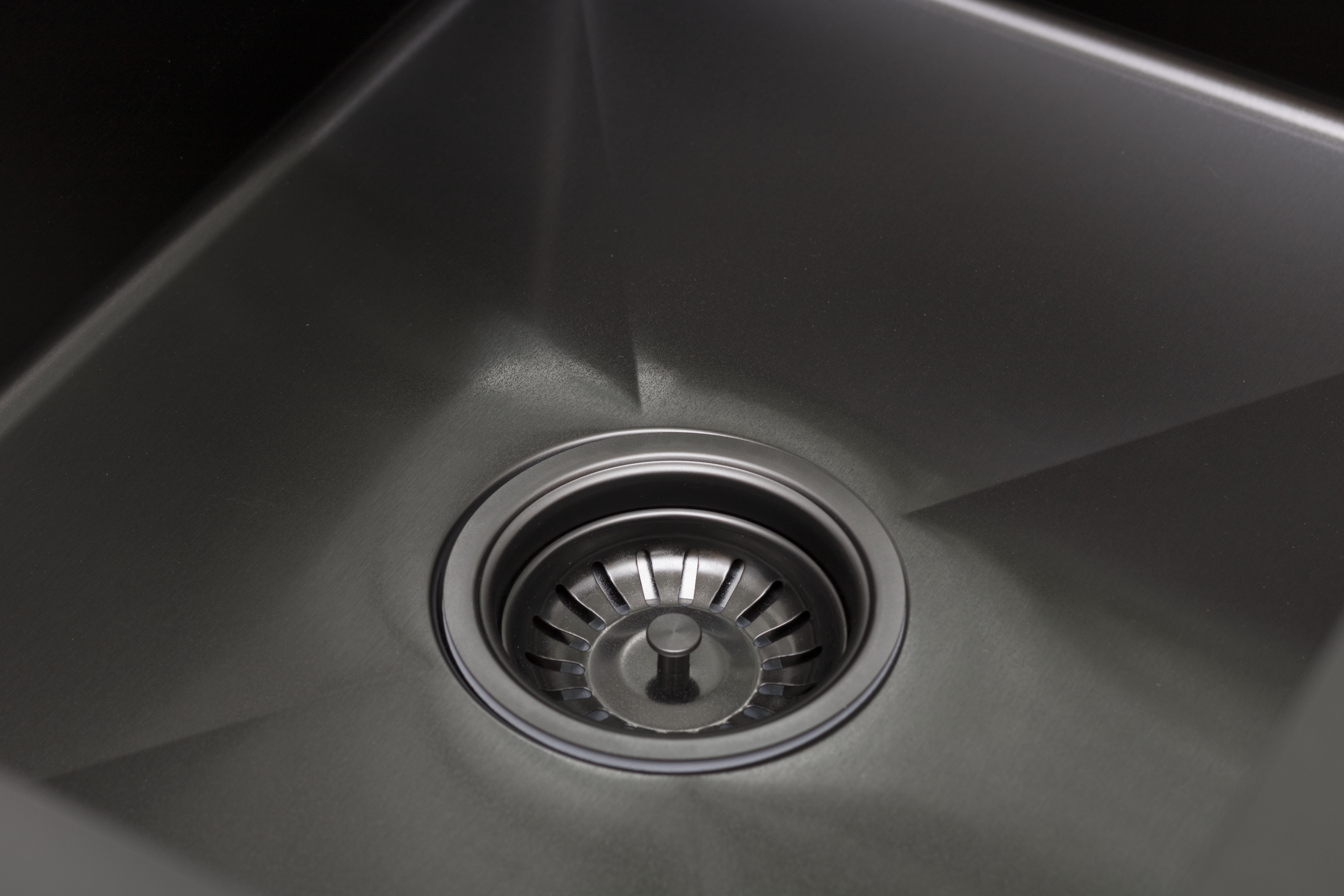 Кухонная мойка из нержавейки BLANTEK LS-5848B Nano black - фото3